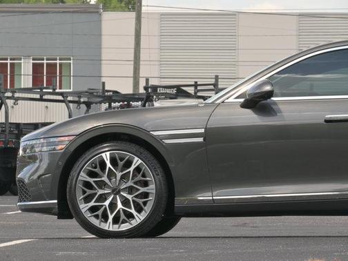 Makalu Gray 2023 Genesis G90 3.5T e-SC