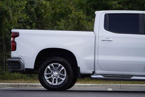 Summit White 2022 Chevrolet Silverado 1500 LT