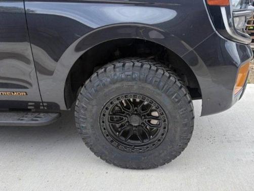 Dark Matter Gray Metallic 2025 Ford Expedition Tremor