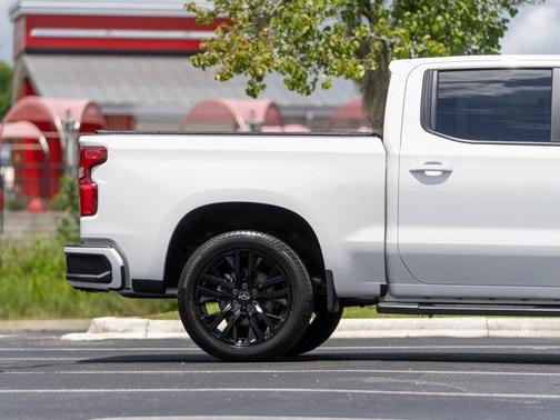 Summit White 2026 Chevrolet Silverado 1500 RST