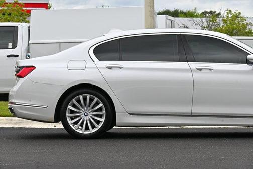 2020 BMW 740 i