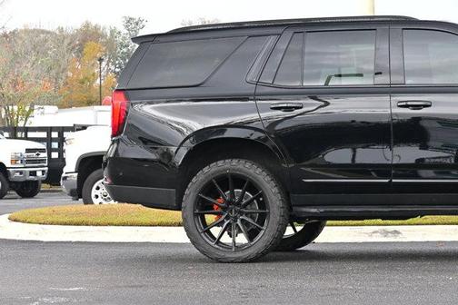 2025 GMC Yukon Elevation