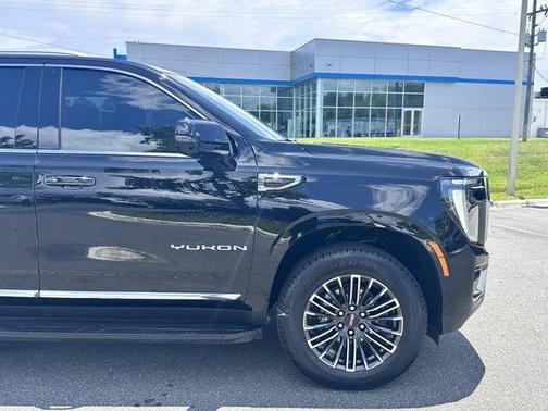 2025 GMC Yukon Elevation