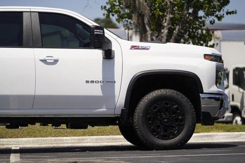 Summit White 2026 Chevrolet Silverado 3500 LT