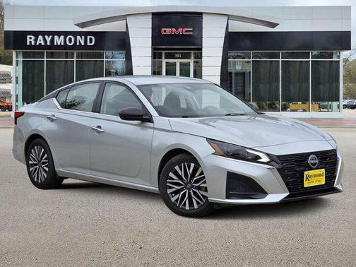 Brilliant Silver Metallic 2024 Nissan Altima 2.5 SV