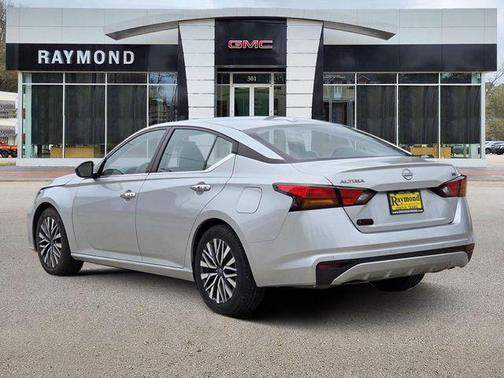 Brilliant Silver Metallic 2024 Nissan Altima 2.5 SV