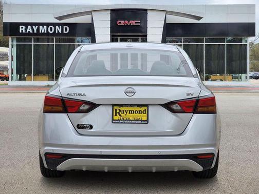 Brilliant Silver Metallic 2024 Nissan Altima 2.5 SV