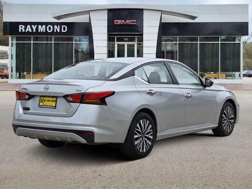 Brilliant Silver Metallic 2024 Nissan Altima 2.5 SV