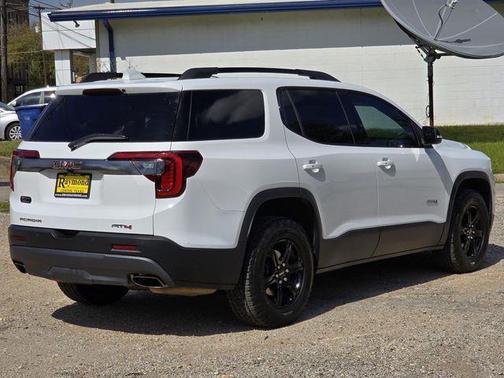 2023 GMC Acadia AWD AT4