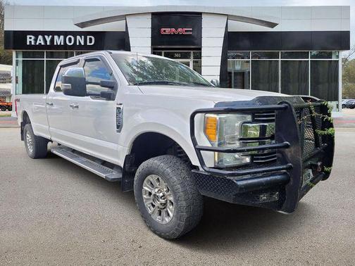 White Platinum 2017 Ford F-350 Lariat