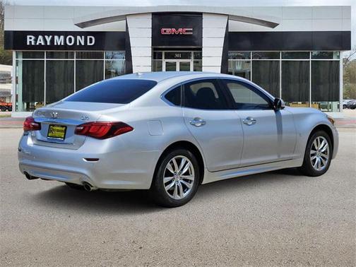 2018 INFINITI Q70 3.7X LUXE