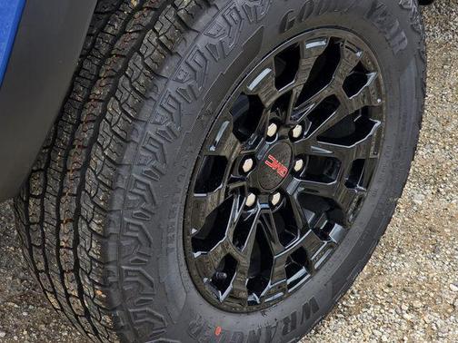 Rapids Metallic 2026 GMC Canyon Elevation