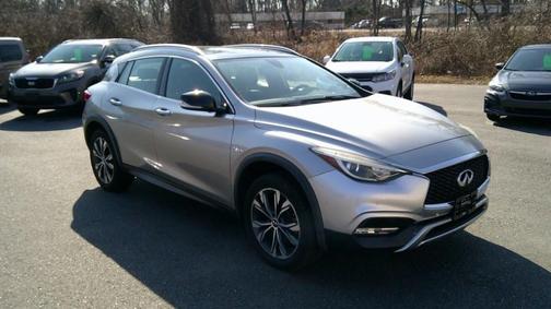 2018 INFINITI QX30 Premium