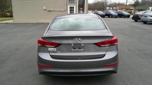2018 Hyundai ELANTRA SE