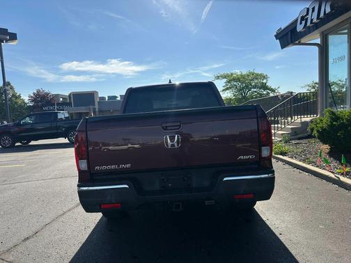 Deep Scarlet Pearl 2017 Honda Ridgeline RTL