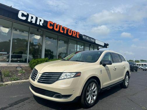 White Platinum Metallic Tri-Coat 2018 Lincoln MKT Reserve
