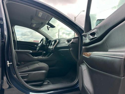 2017 GMC Acadia SLE-2