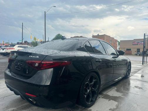 Vulcano Black Metallic 2018 Alfa Romeo Giulia Ti Sport