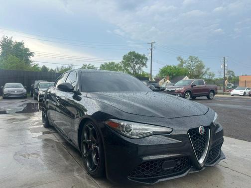 Vulcano Black Metallic 2018 Alfa Romeo Giulia Ti Sport