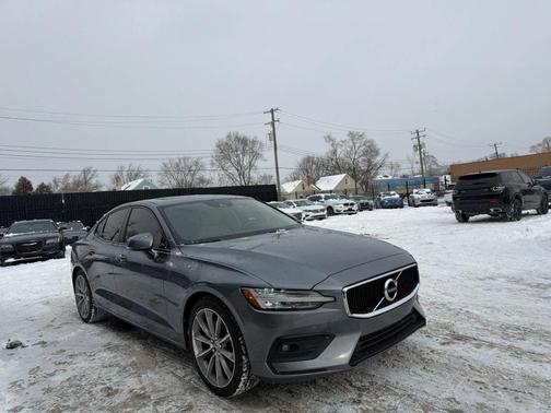 2021 Volvo S60 T6 Momentum