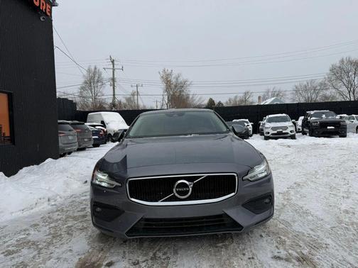 2021 Volvo S60 T6 Momentum