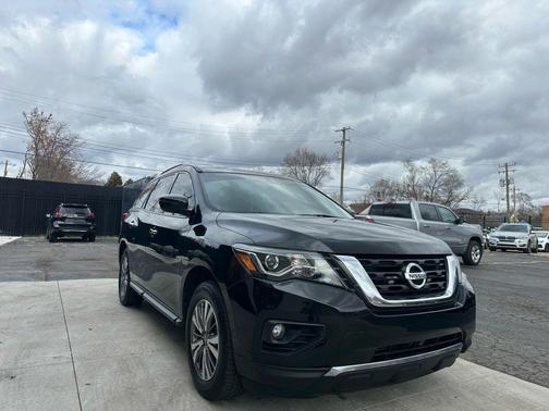 2019 Nissan Pathfinder SV
