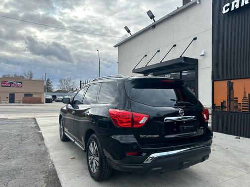 2019 Nissan Pathfinder SV