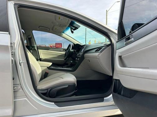 2018 Hyundai SONATA SEL