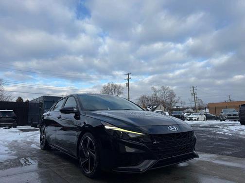 2022 Hyundai ELANTRA SE