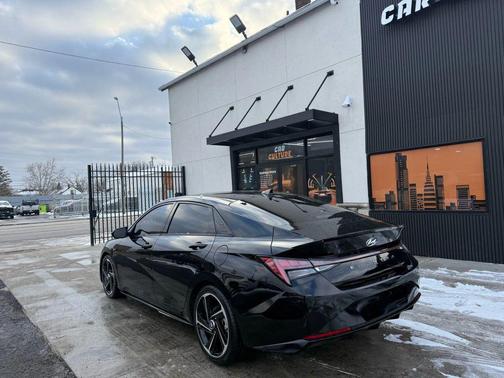 2022 Hyundai ELANTRA SE