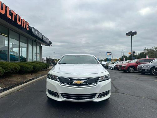 Iridescent Pearl Tricoat 2018 Chevrolet Impala 2LZ