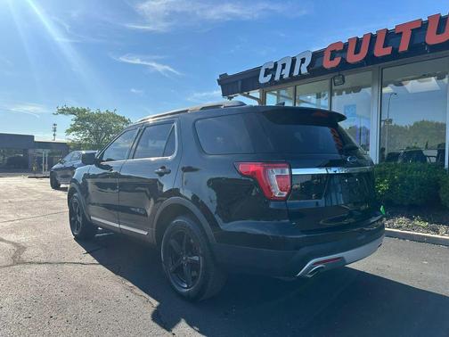 White Platinum Metallic Tri-Coat 2016 Ford Explorer XLT