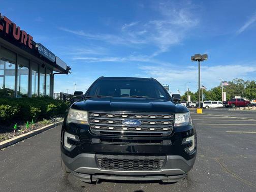 White Platinum Metallic Tri-Coat 2016 Ford Explorer XLT