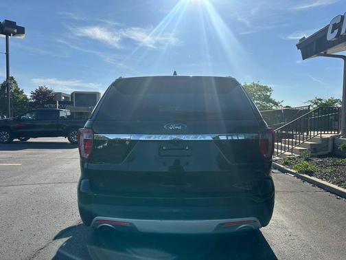 White Platinum Metallic Tri-Coat 2016 Ford Explorer XLT