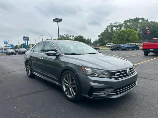 Reflex Silver Metallic 2017 Volkswagen Passat 1.8T R-Line w/Comfort