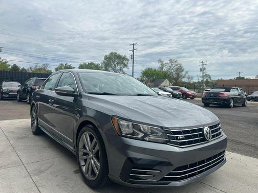 Reflex Silver Metallic 2017 Volkswagen Passat 1.8T R-Line w/Comfort