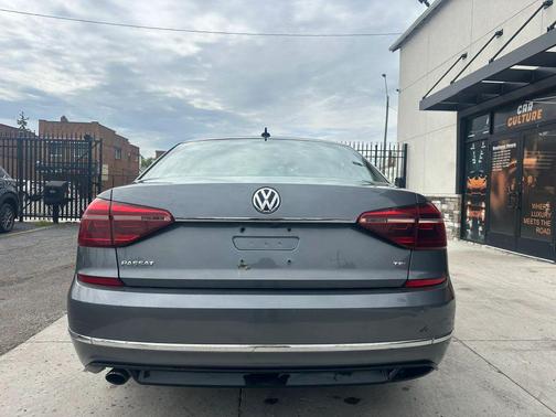 Reflex Silver Metallic 2017 Volkswagen Passat 1.8T R-Line w/Comfort