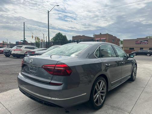 Reflex Silver Metallic 2017 Volkswagen Passat 1.8T R-Line w/Comfort
