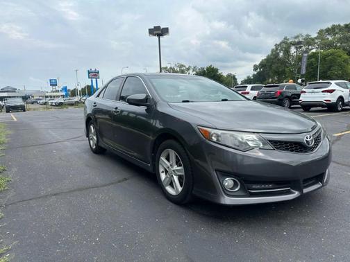 Magnetic Gray Metallic 2013 Toyota Camry SE