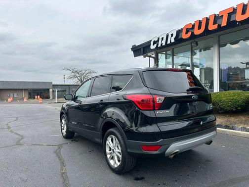 Agate Black Metallic 2019 Ford Escape SE
