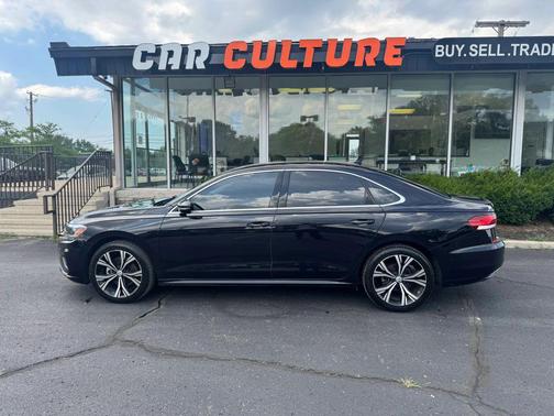 Deep Black Pearl 2021 Volkswagen Passat 2.0T SE