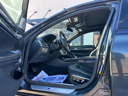 2016 BMW 750 i xDrive