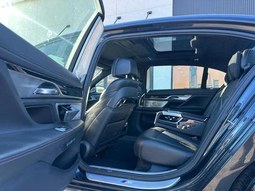 2016 BMW 750 i xDrive