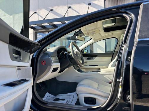 2016 Jaguar XF 35t Prestige