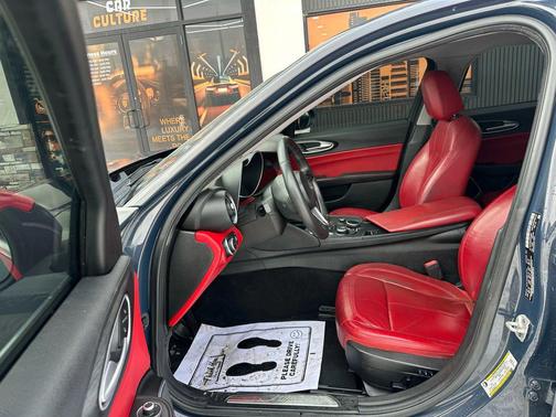 2019 Alfa Romeo Giulia Sport