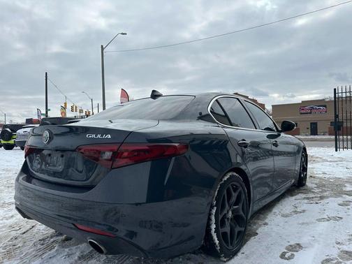 2019 Alfa Romeo Giulia Sport