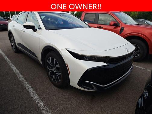 Oxygen White 2023 Toyota Crown XLE