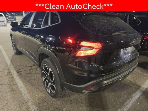 Mosaic Black Metallic 2025 Chevrolet Trax FWD 2RS