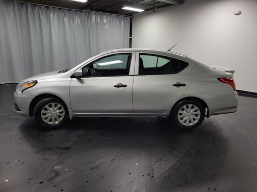 Brilliant Silver Metallic 2018 Nissan Versa 1.6 S+