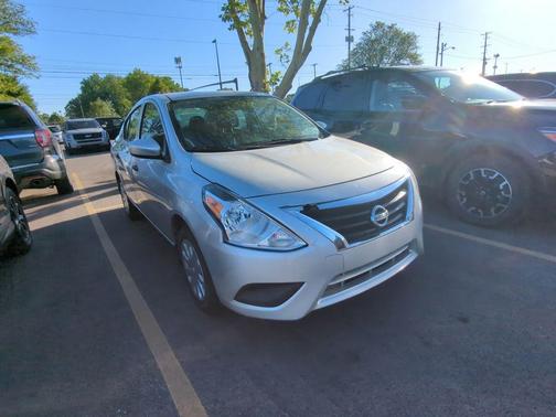 Brilliant Silver Metallic 2018 Nissan Versa 1.6 S+